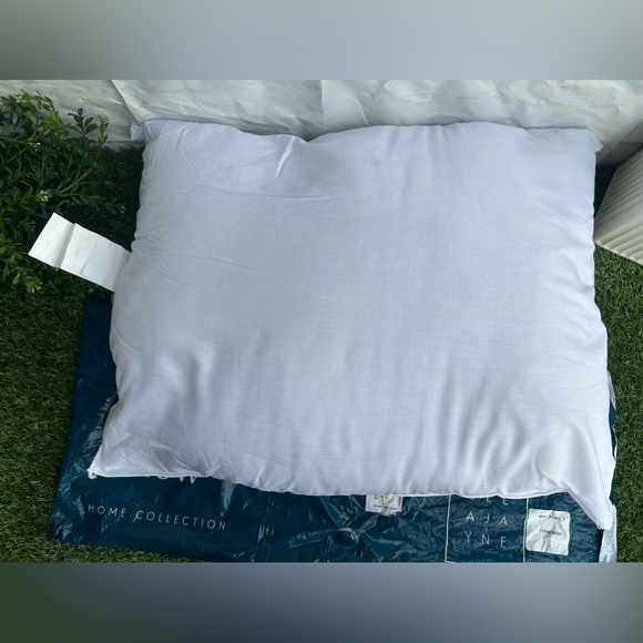 ELLA  JAYNE   Home collection White Standard Pillow NEW - Picture 8 of 12